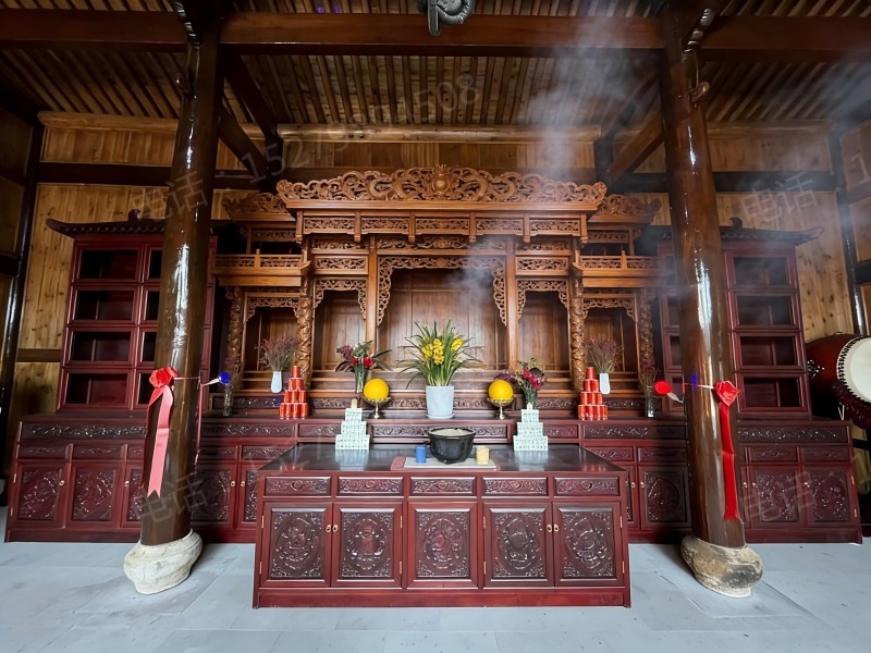 九江寺院大殿供桌