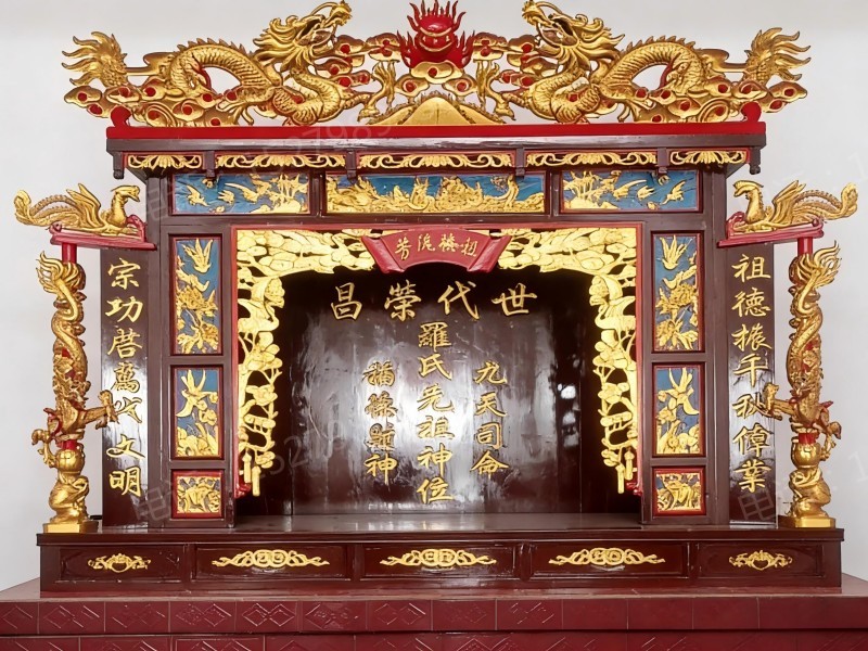 湘潭双龙描金神台